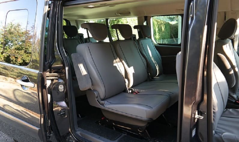 Hungary: Coaches rental in Jász-Nagykun-Szolnok in Jász-Nagykun-Szolnok and Karcag